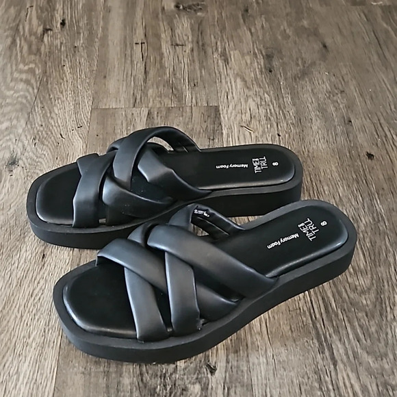 Black sandals with memory foam. NWOT - Picture 2 of 5